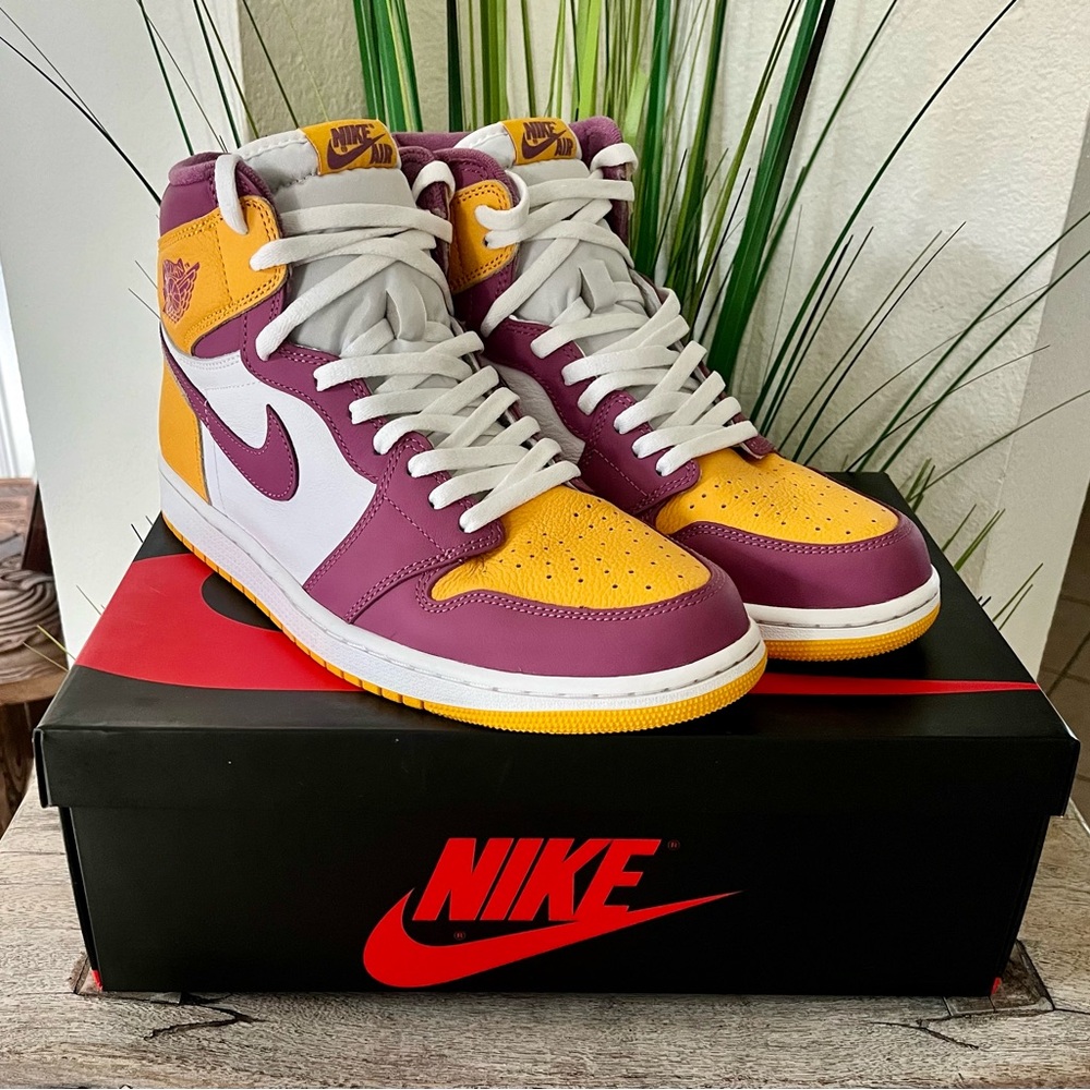 Air Jordan 1 Retro High OG Brotherhood Sneakers - Picture 2 of 8